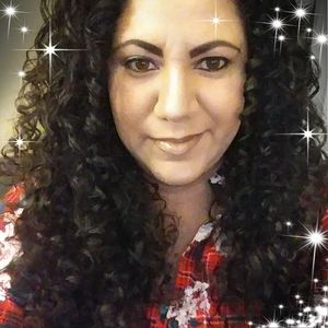 Meet your Posher, Monique